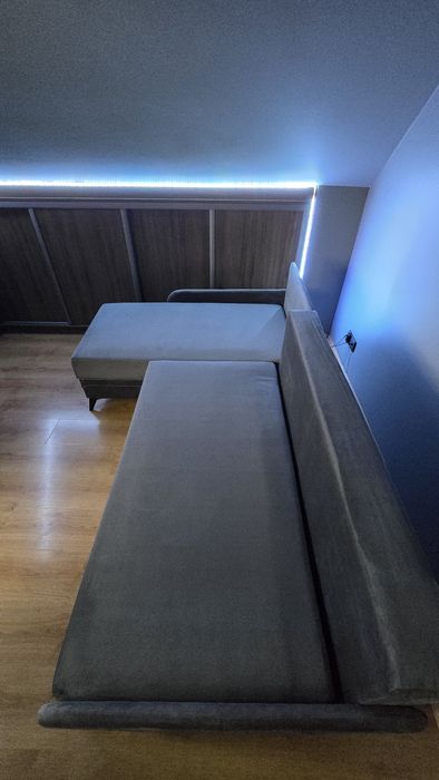 Szary narożnik z funkcją spania (140x200)