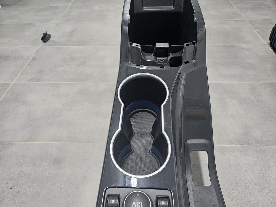 Tunel środkowy ford kuga escape 2012 - 2016