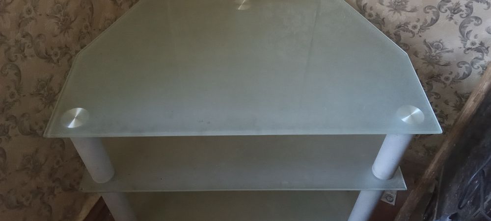 Тумба стеклянная под телевизор