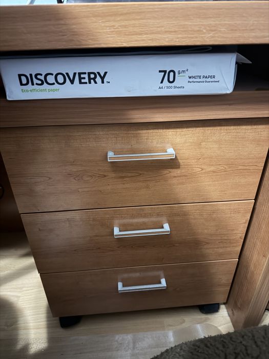 Secretaria e estante de escritorio em excelente estado para despachar