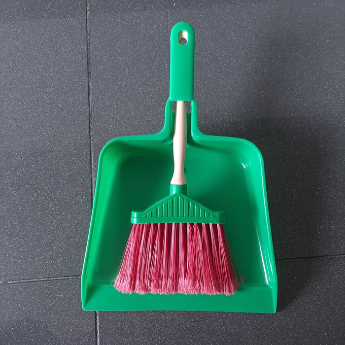 Conjunto de Pá + Vassoura Pequena Verde