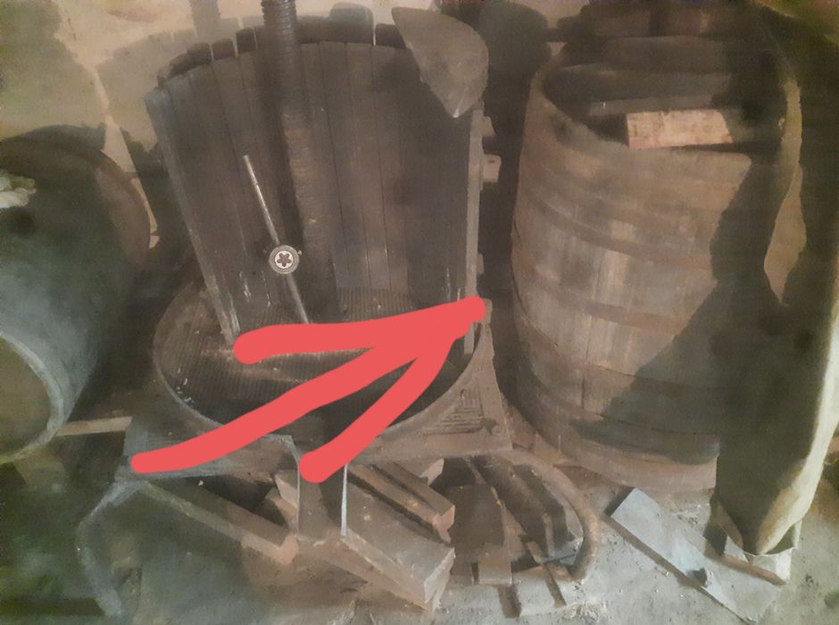 Продам бочки деревянные.