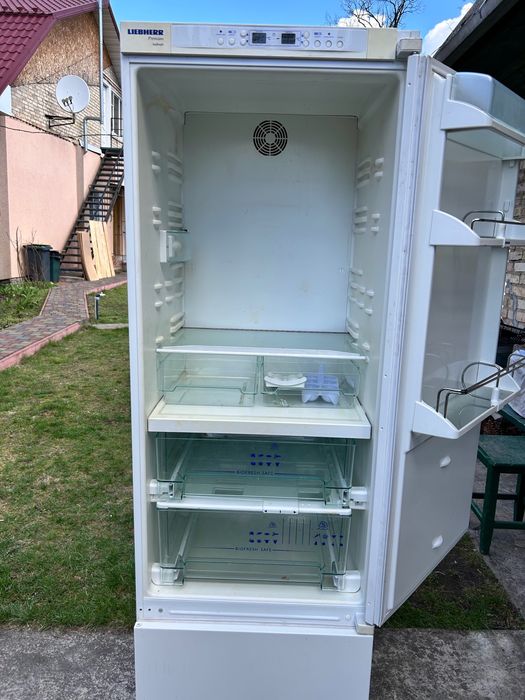 Продам холодильник Liebherr