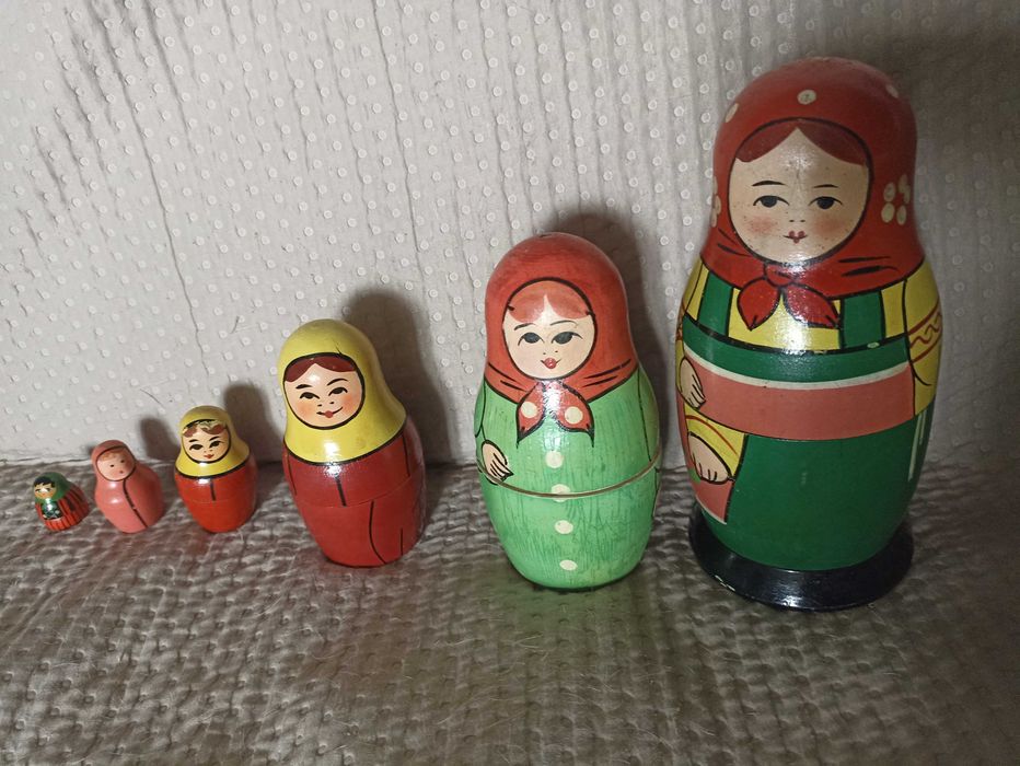 Zestaw 6 starych matrioszek, ręcznie malowanych.