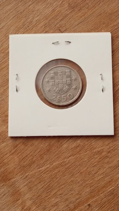 Moeda de 2.50 de escudo de1977