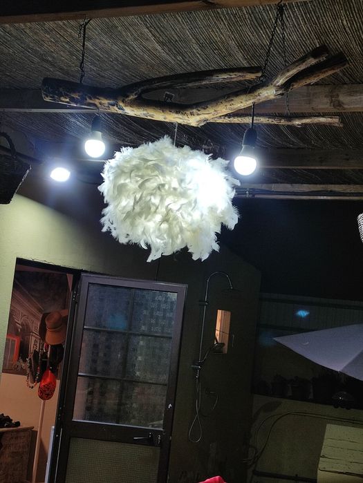 2 Luminária de penas.