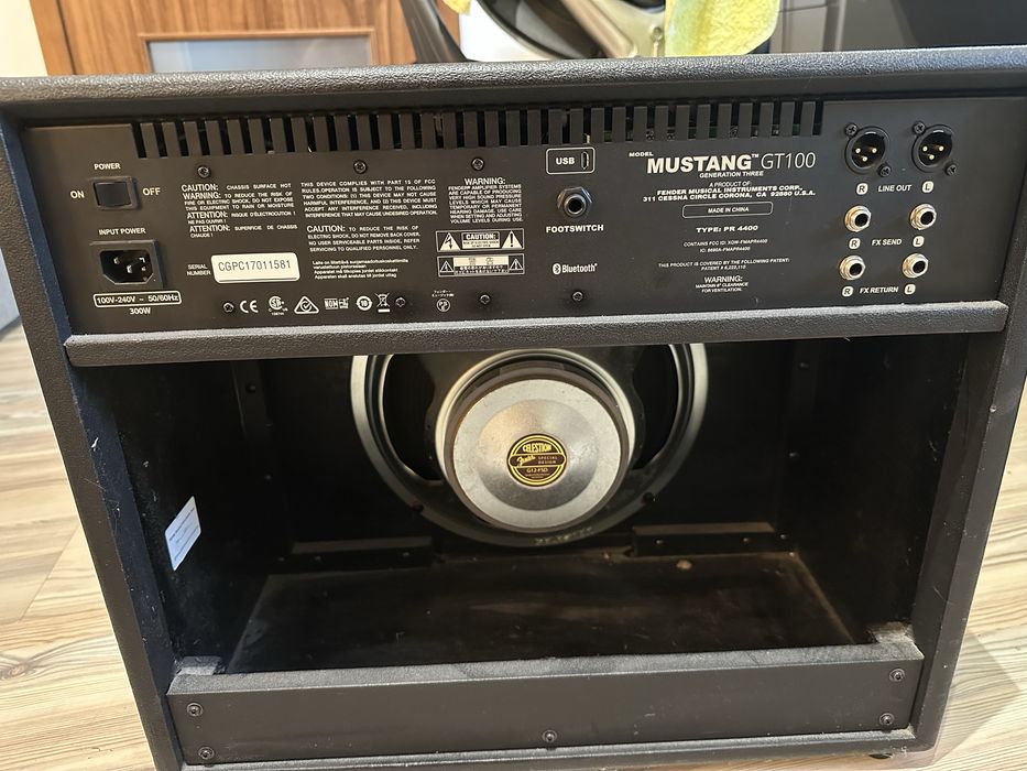Wzmacniacz gitarowy Fender Mustang GT100 + footswitch MGT-4