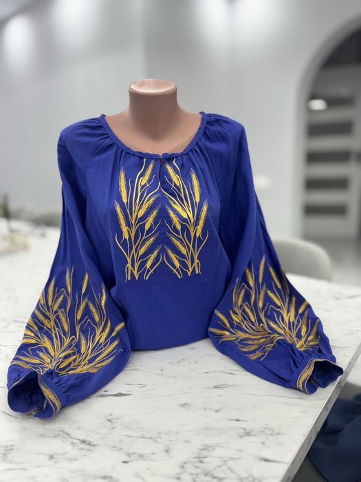 Вишиті сукні та вишиванки жіночі/чоловічі