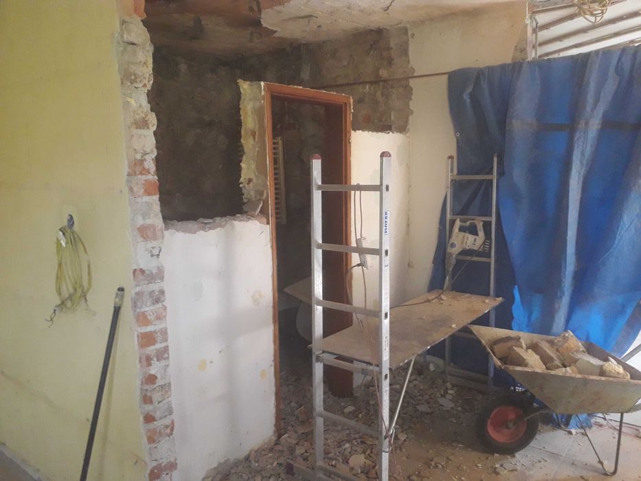 Rozbiórki Ciecie drewna koszenie znoszenie opału porządki naprawa zapadniętej kostki malowanie ogrodzenia mieszkania