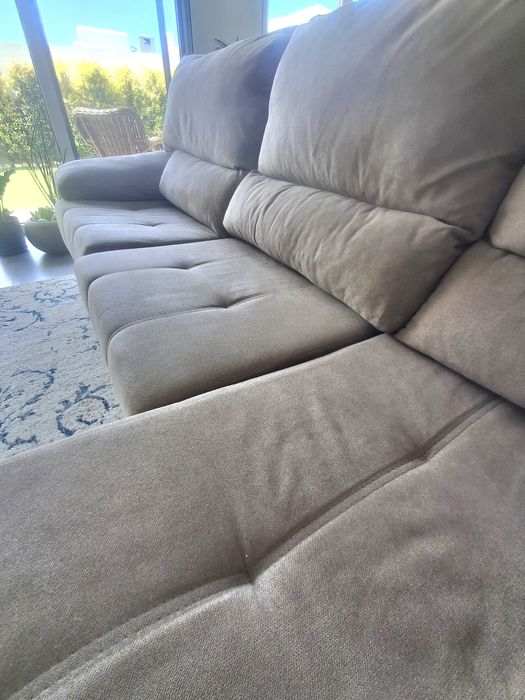 Sofá com Chaise Long - Semi Novo | Confortável | Tecido Robusto