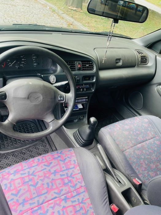 Mazda 323 Sedan 1.3 (1997) – Fiável e Económico