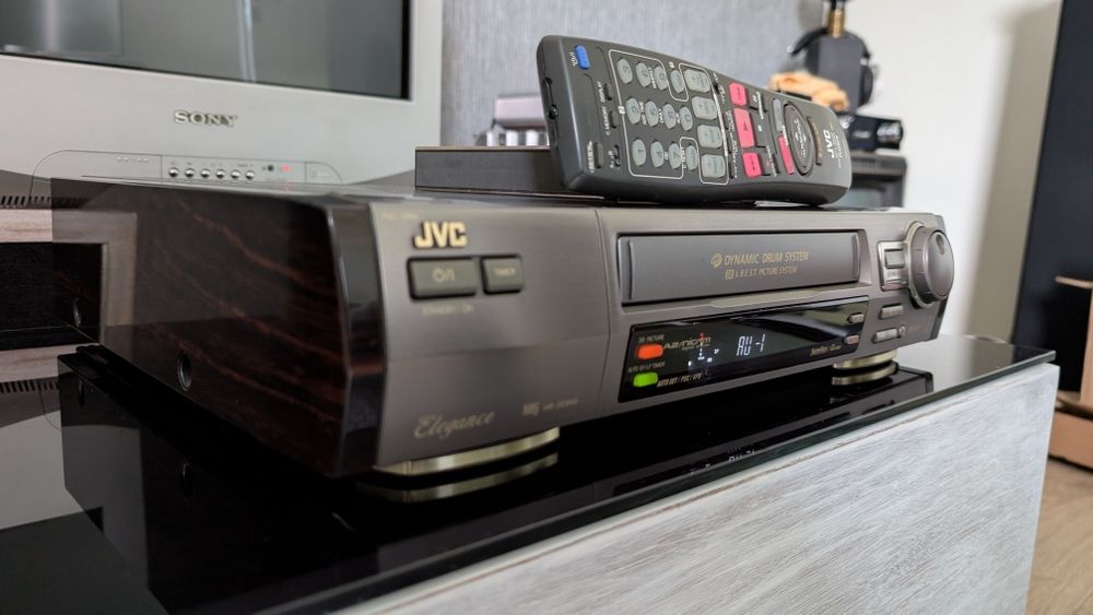Magnetowid JVC Elegance (HR-DD949) + rzadki podświetlany pilot