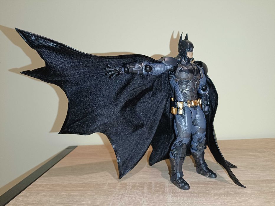 Подвижная фигурка  Бэтмен. Revoltech.