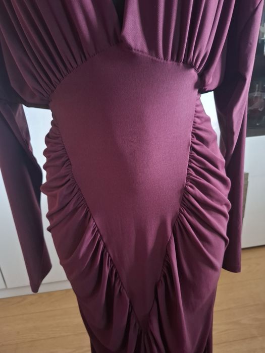 Dluga bordowa sukienka