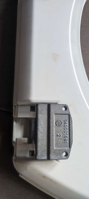 Porta máquina de lavar roupa Ariston