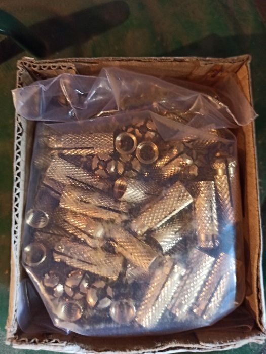 Дюбель латунний М8х10х28