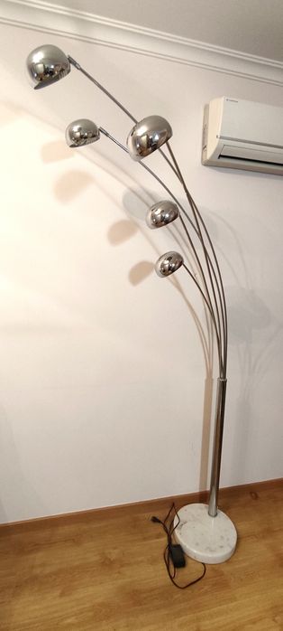 Candeeiro de pé alto