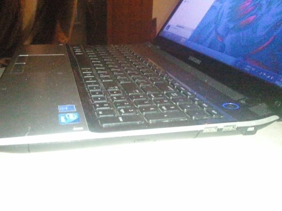 Ноутбук SAMSUNG NP300 4Gb OZU  500Gb  HDD