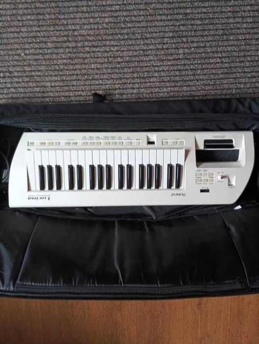 Keytar Roland Lucina ax09 wraz z pokrowcem i zasilaczem