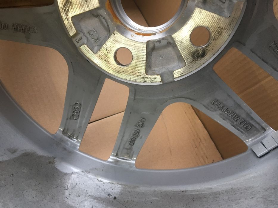 Felga 7,5x17 ET29 AUDI A4 B8 8W oryginał ładna