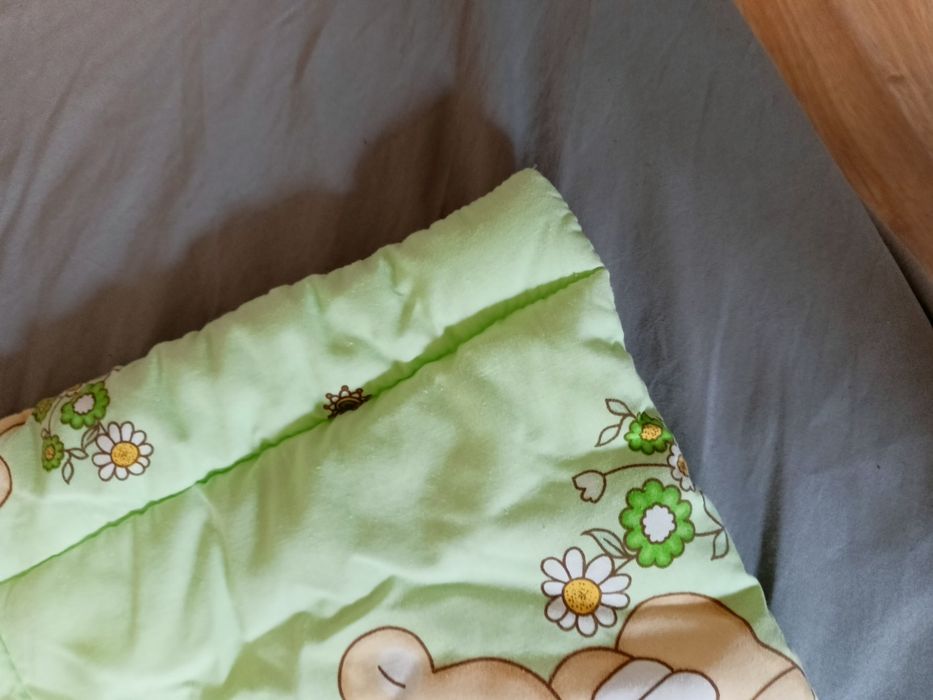 Ochraniacz do łóżeczka dla dziecka. Zielony w misie