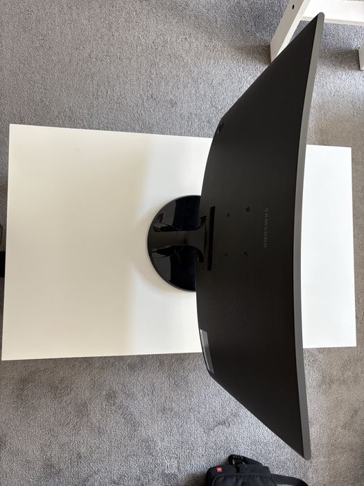 Monitor SAMSUNG  27" 1920x1080px 60Hz Curved