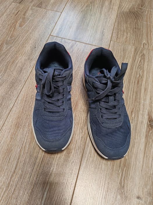 Продам фірмові кросівки 37р.,38 р на хлопчика