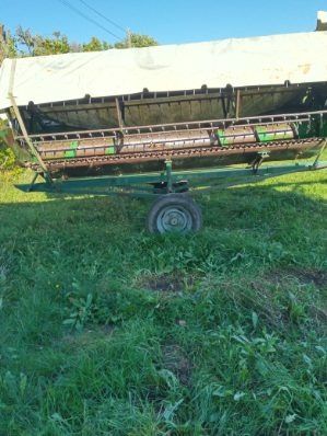 Kombajn John Deere  plus heder