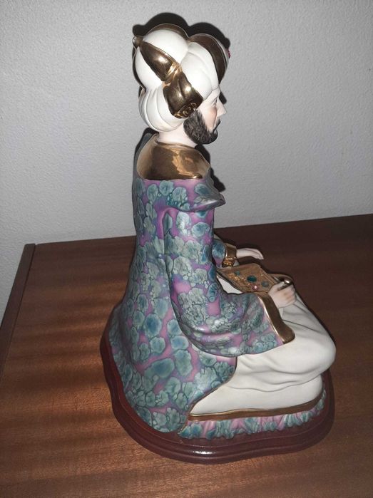 Estatueta em Porcelana