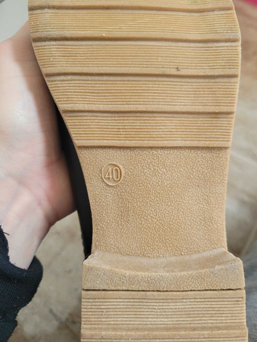 Sprzedam buty R40 nowe