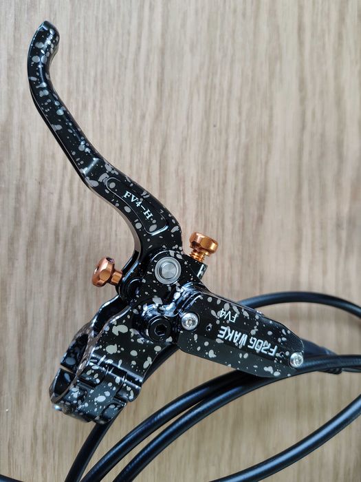 Nowe hamulce rowerowe hydrauliczne 4-tłoczkowe Frog Wake FV4 tył i przód