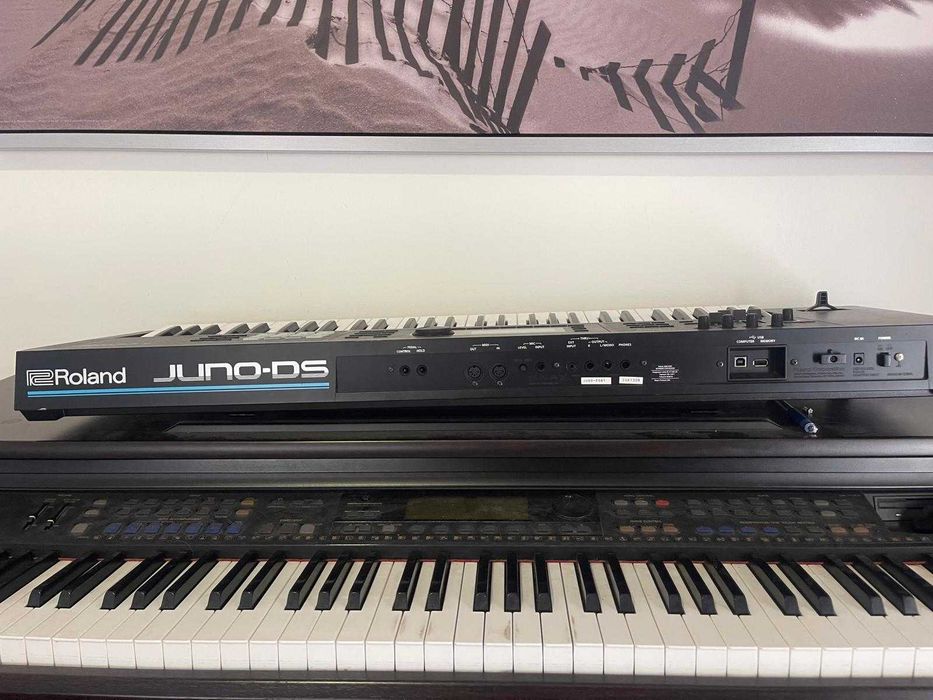 Sintetizador Roland Juno-DS