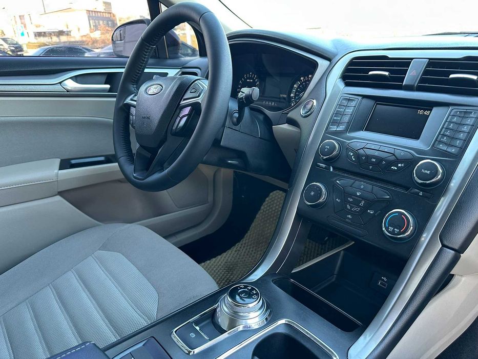 Автомобіль Форд Фьюжен