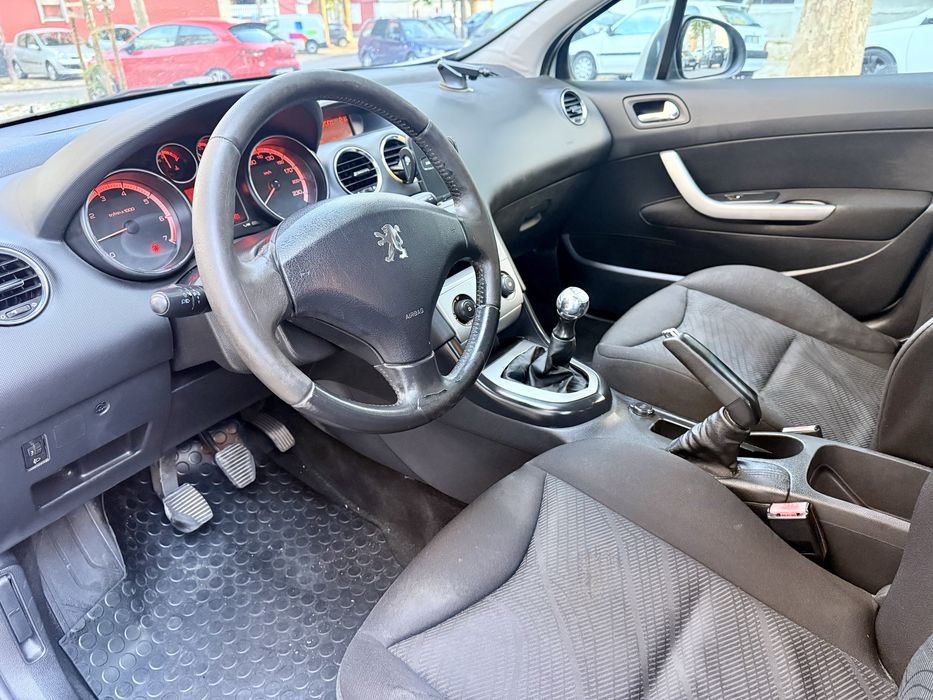 Peugeot 308 — fotografia 5