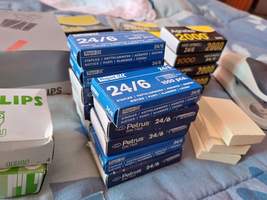 Agrafador, agrafes, clipes e molas