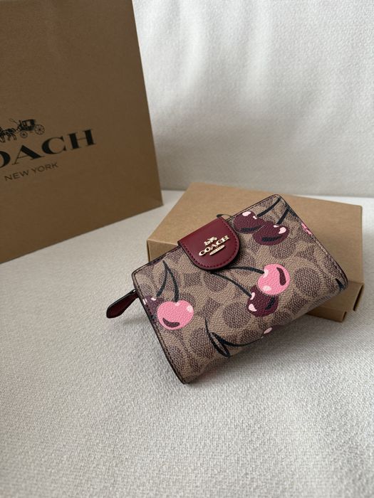 Жіночий гаманець Coach з принтом вишень в фірмовій коробці