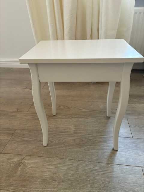 Stołek Tinius Ikea biały pasuje do toaletki Hemnes