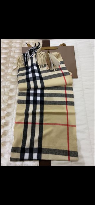 Cachecol com padrão Burberry