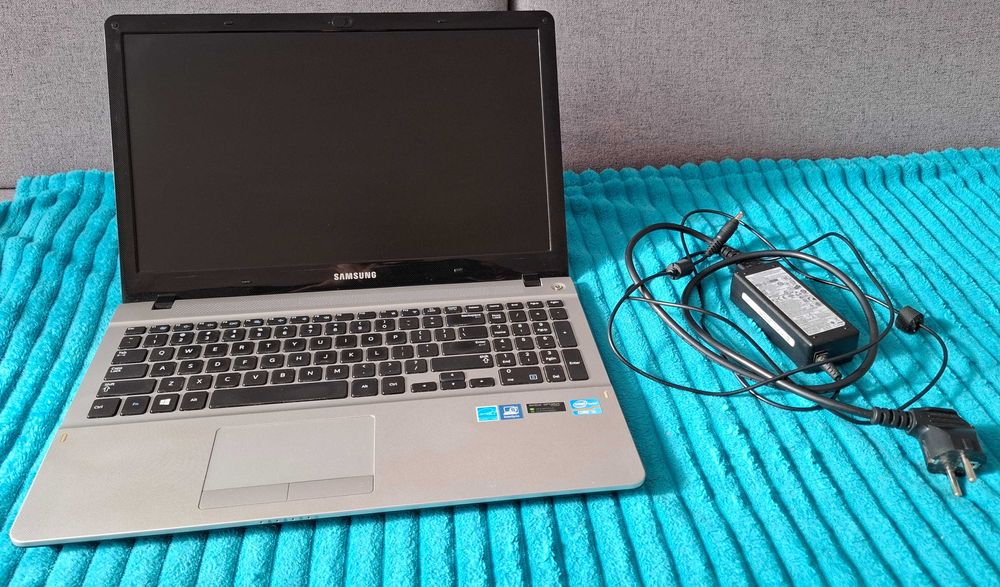 B.zadbany Laptop 15,6" Samsung 450R5E-X02PL , Win10  64-bitowy