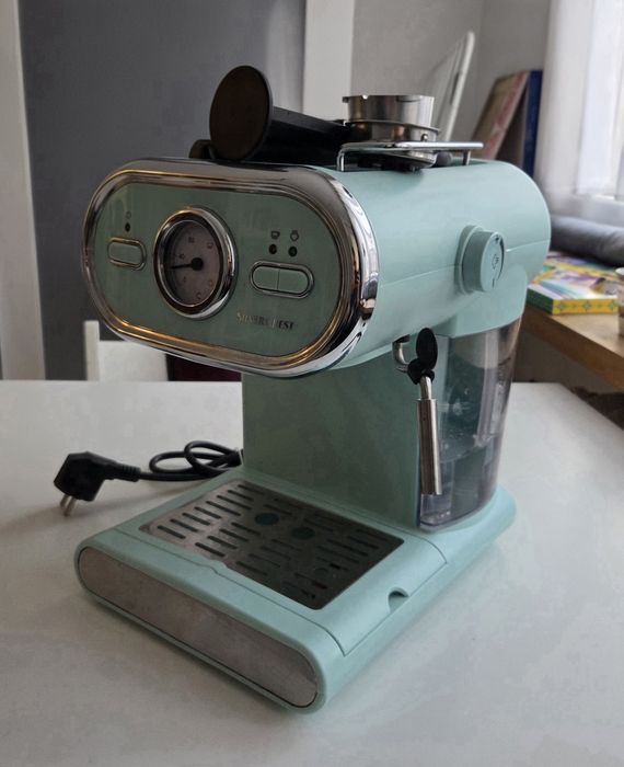 Ekspres do kawy kolbowy ze spieniaczem mleka
