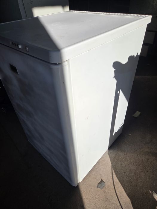 Arca vertical em bom estado