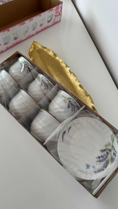 Conjunto de Chávenas - 12 Peças