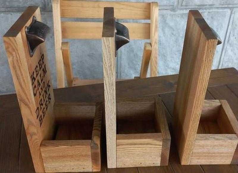 Настінна відкривачка для пива з натурального дерева