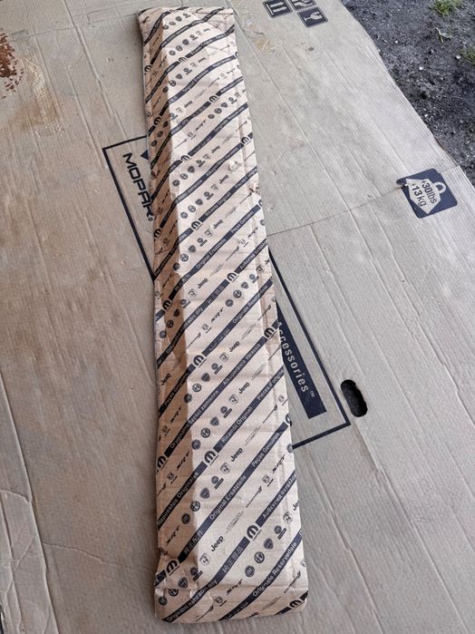 DODGE RAM 19 - Nakładka  Listwa Klapy Tylnej 68292635AC
