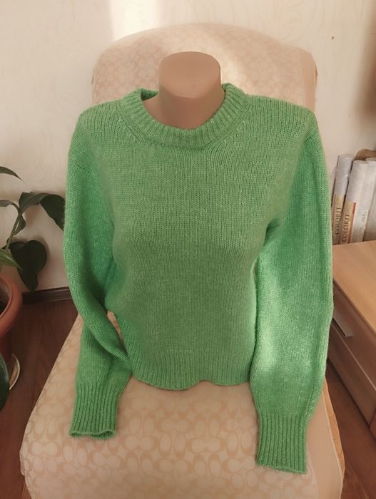 Продам женские свитера