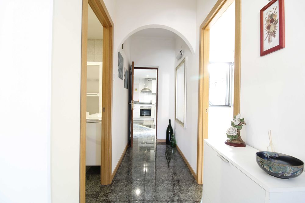 ARRENDAMENTO: Moradia Térrea T2 com Terraço Privativo nas Antas, Porto – 1.400€