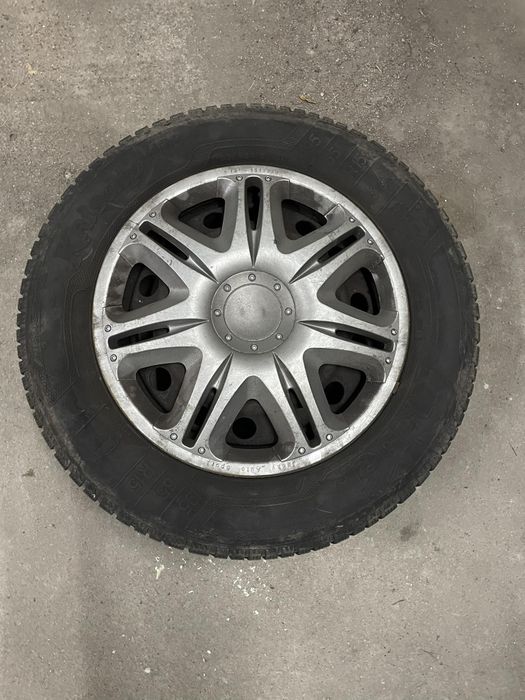 4 koła z oponami i kołpakami