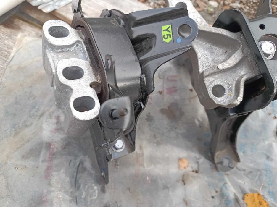 Toyota Corolla E21 1.8 H lift łapy silnika Y5 V8 jak nowe wysyłka