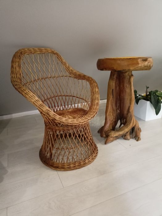 Piękny fotel ratanowy