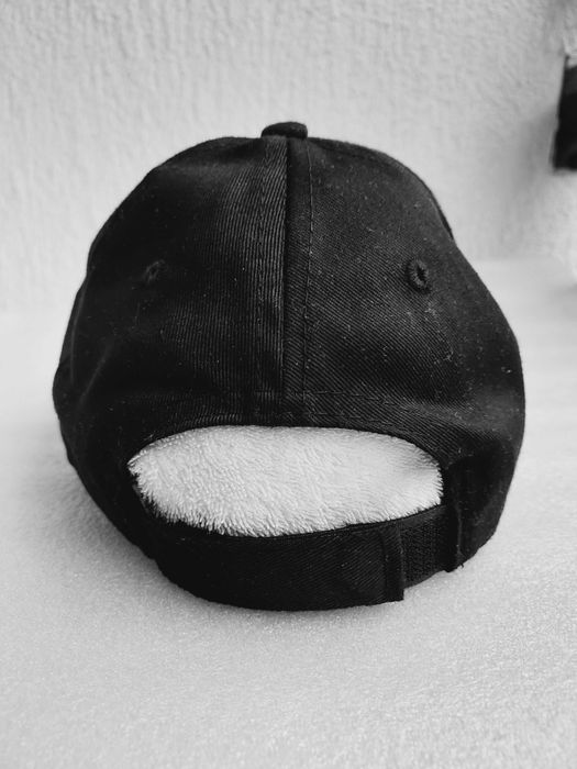 Nowa czapka z daszkiem czarna unisex –logo UD10AR  InPost